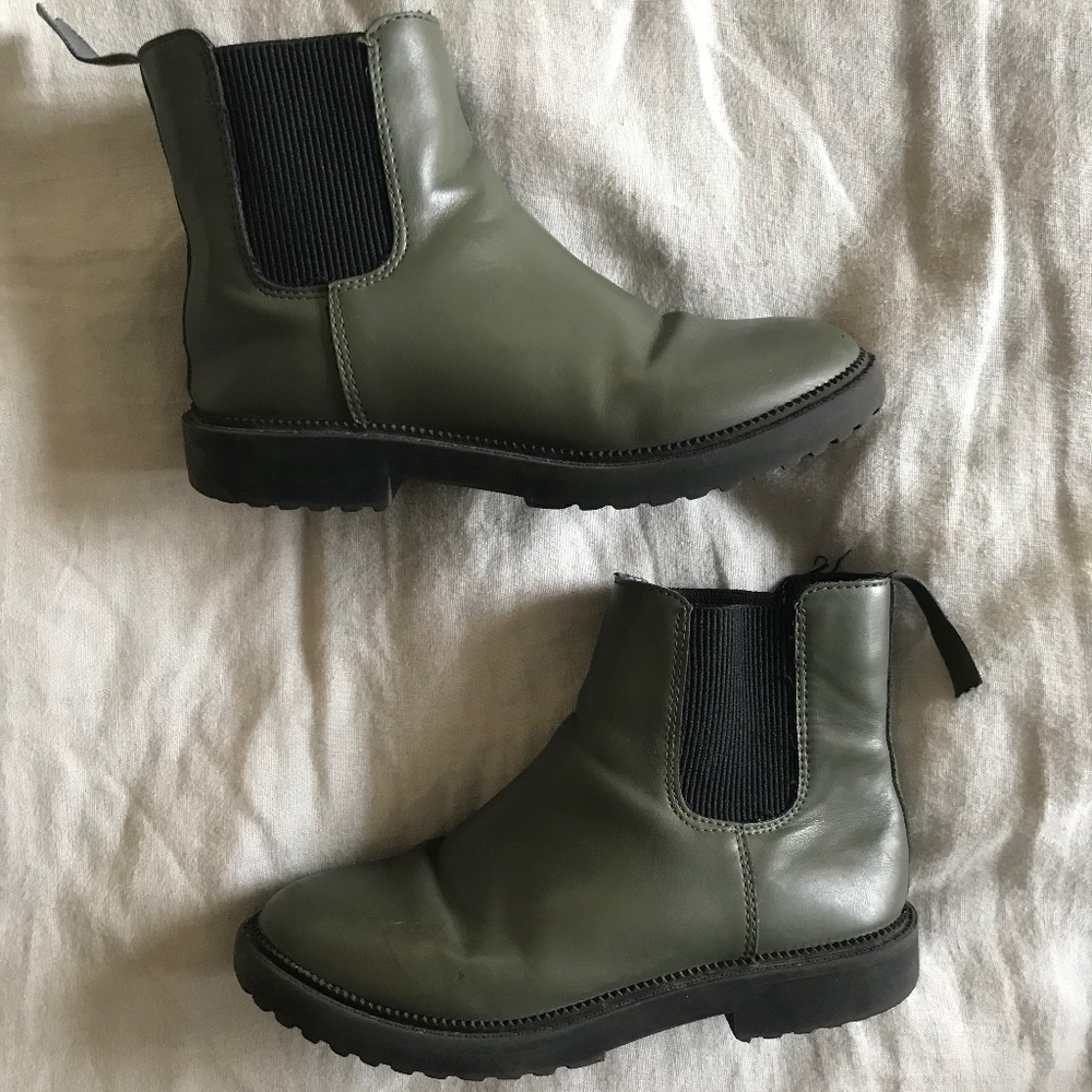 Girls size 2 olive boots